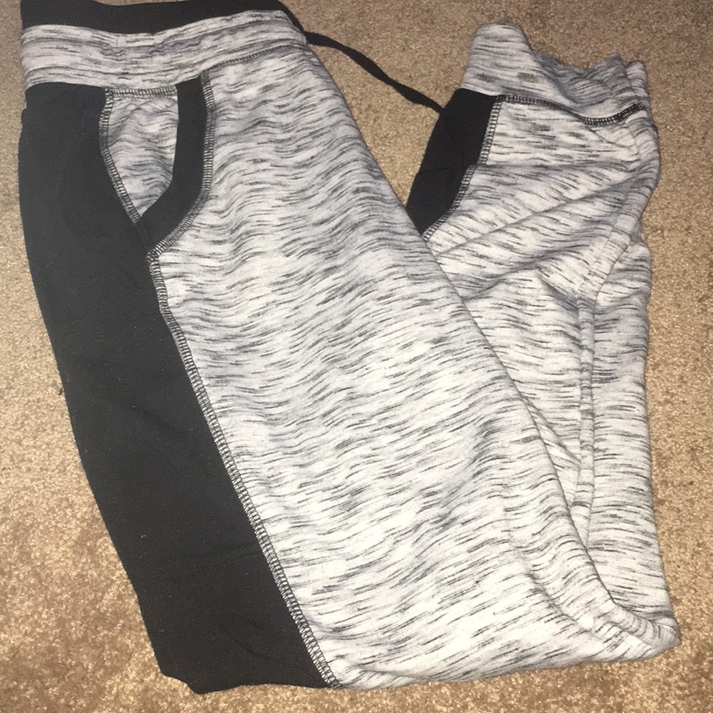 Joggers with side pocket